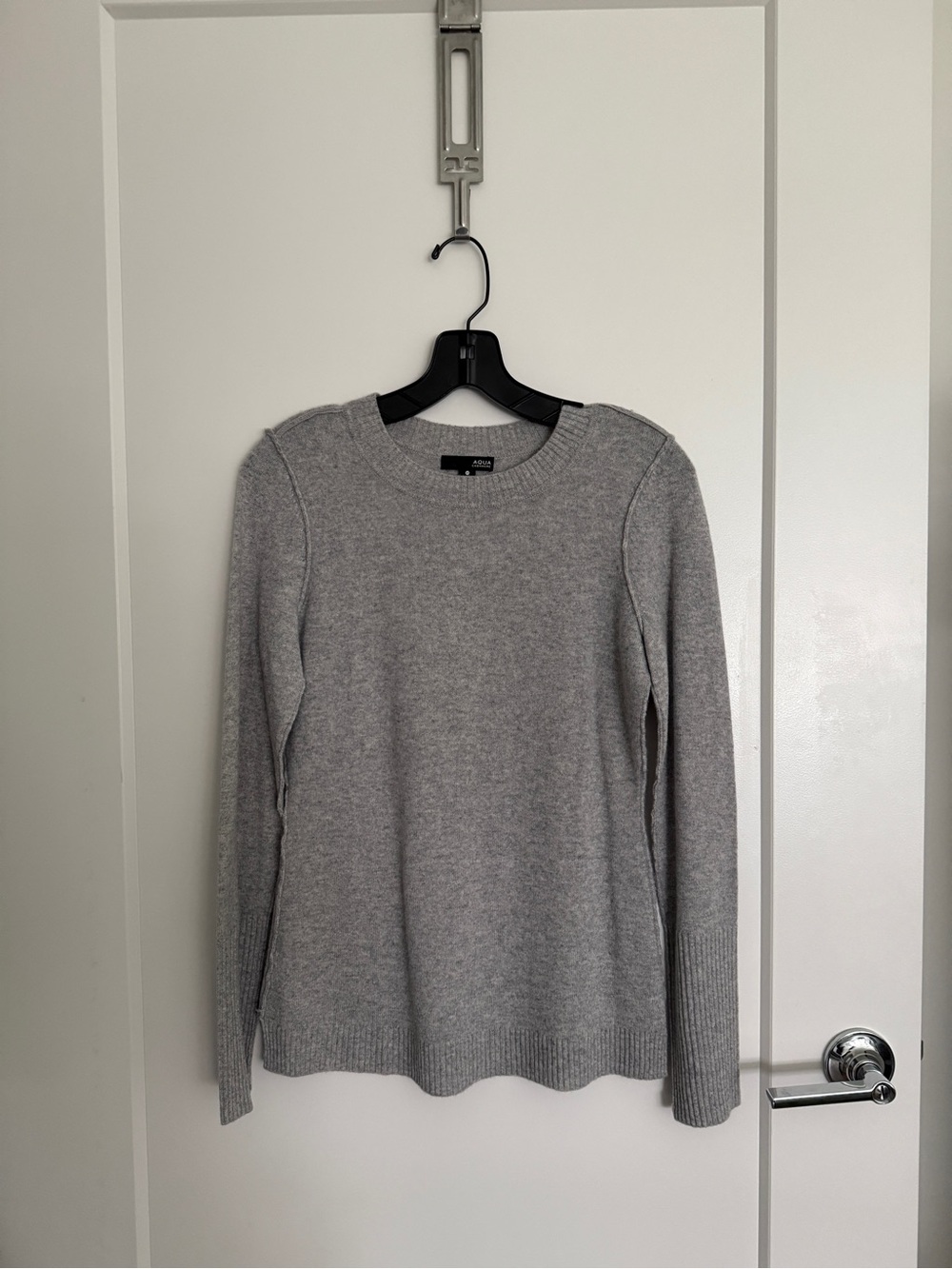 Aqua Women's Gray cashmere Crew Neck Sweater